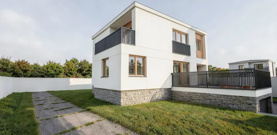 Wizualizacja 3D: Przebudowa i rozbudowa PRLowskiej "Kostki" w krakowskim Bieżanowie. Temat równie wdzięczny co kłopotliwy. Musieliśmy rozwiązać wiele problemów związanych z przenikaniem się poziomów, pomieszczeń i struktur ścian. — zdjęcie 1